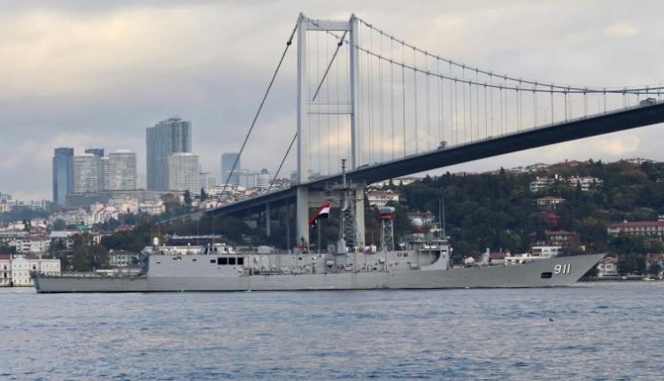 سفن حربية مصرية تعبر مضيقي البسفور والدردنيل.. ما القصة؟ (شاهد)