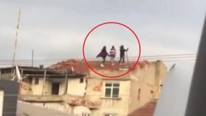 فيديو لثلاث فتيات تركيات يثير ضجة كبيرة في وسائل التواصل الاجتماعي (شاهد)