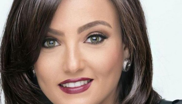 الفنانة بشرى 