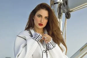 درة تلفت الأنظار بجمالها في فعاليات مهرجان كان