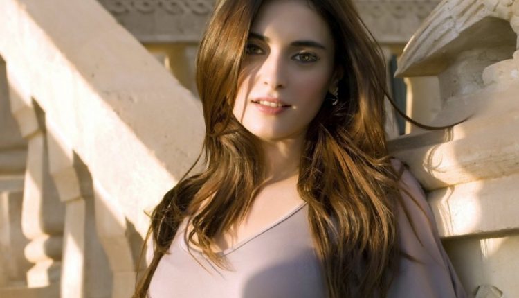 من الفن إلى المزرعة.. فنانة تركية مشهورة تصدم متابعيها بصور جديدة (شاهد)