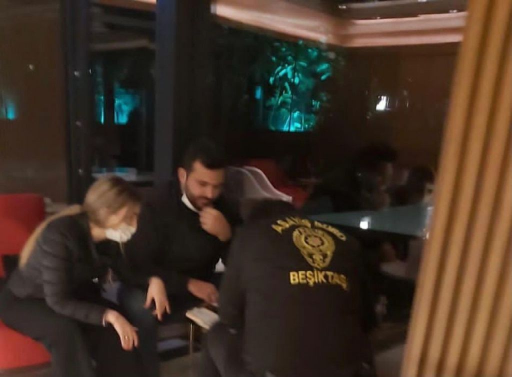 صدمة كبيرة لسائحين في بشيكتاش باسطنبول (فيديو) 21