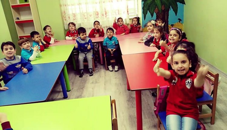 قرار بمواصلة التعليم في رياض الأطفال عن بعد في ثلاث محافظات تركية