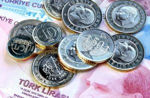 الليرة التركية تتحسن بعد قرار المركزي رفع الفائدة