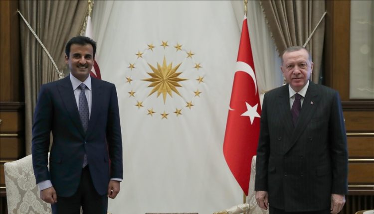 استقبل الرئيس التركي رجب طيب أردوغان أمير قطر الشيخ تميم بن حمد آل ثاني في أنقرة اليوم. ووفق متابعة تركيا الان، فقد وصل الشيخ تميم العاصمة التركية أنق