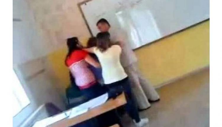 فضيحة جنسية بطلها معلم خمسيني وطالبات ثانوي