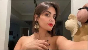 فضيحة جديدة ومدوية للسعودية أمل الشهراني خلال البث المباشر!