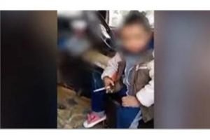 أم مصرية تعطي طفلها سيجارة بانجو وتصوره فيديو