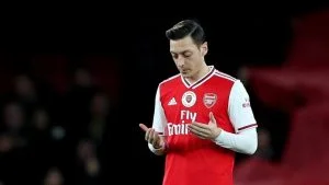  أوزيل يعلق على الإعتداء على المصلين داخل المسجد الأقصى