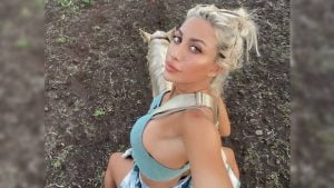 مودل روز تثير الجدل برقصة ساخنة.. هل ظهرت بملابسها الداخلية؟