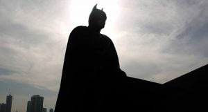 “باتمان” يظهر في شوارع القاهرة (فيديو)