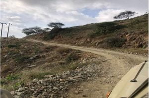 مشاهد مرعبة.. سقوط سيارة من منحدر جبلي بالسعودية