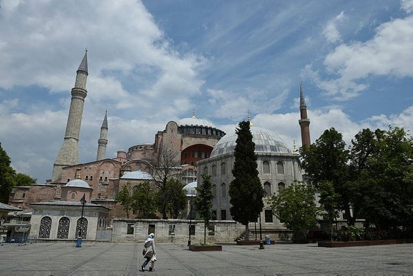 هل صدر قرار بحظر المسنين والأطفال من أداء صلاة الجمعة في تركيا ؟ 27