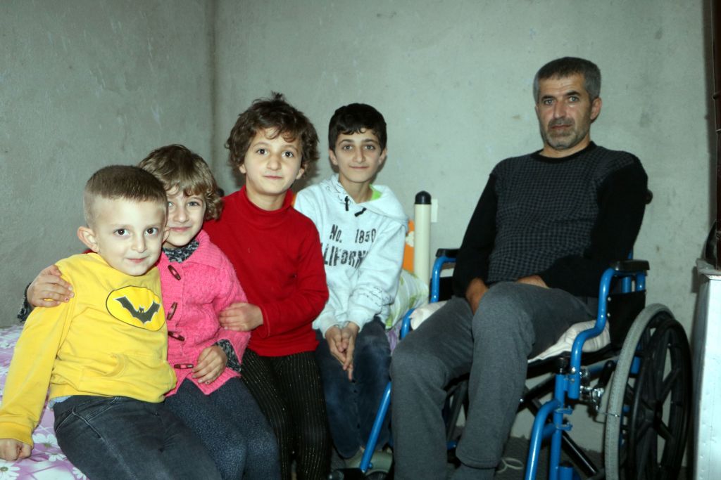 (صور) ثعابين تحتل منزلًا في هكاري.. والأهالي يهبون لنجدة عائلة "أتيش" 4