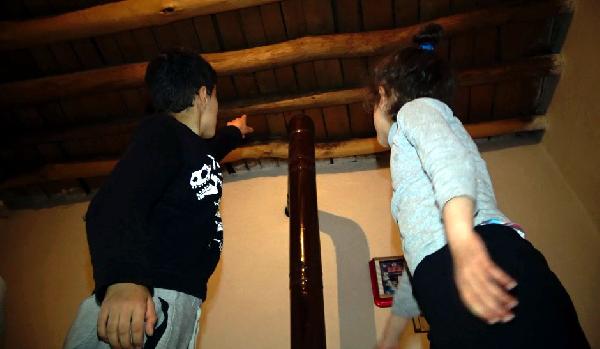 أطفال من المنزل الذي استولت عليه الثعابين في هكاري