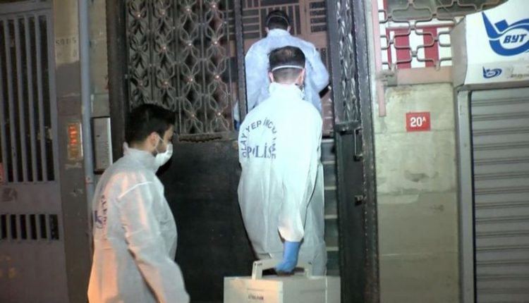 فرق الشرطة تجري تحقيقات في منطقة جريمة الباب في اسطنبول