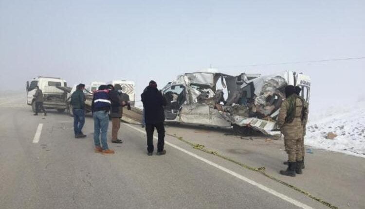 جانب من حادث الاصطدام في هكاري