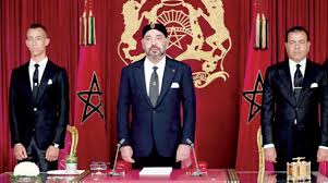 رئيس عربي يقبل يد ملك المغرب .. صورة أثارت ضجة كبرى فما حكايتها