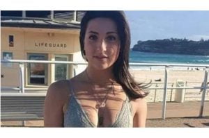 طرد سيدة من مطعم في إستراليا بسبب ملابسها "الغير لائقة"