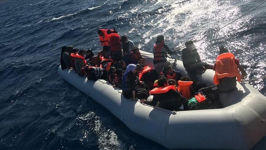 خفر السواحل التركي ينقذ 30 طالب لجوء طردتهم اليونان