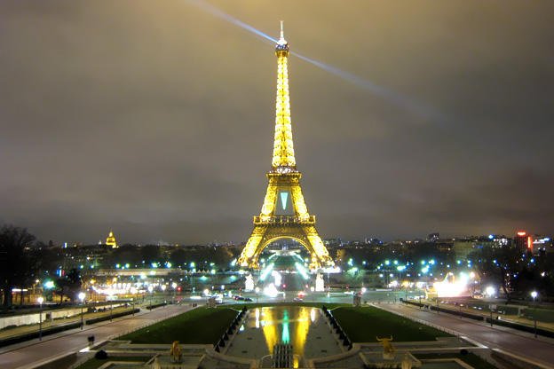 فيديو | عاشقة "برج إيفل": لهذا السبب تزوجت منه 27