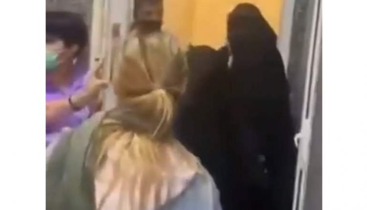 كما الشرطة تقتحم ناد نسائي وتعتقل العشرات في إيران