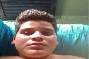 العثور على طفل ميتًا في الثلاجة وهو يرتدي ملابسه الداخلية