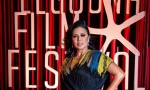 رانيا يوسف تتحول لراقصة.. وتعلق: الولد اللي جايبينه كبير عليا شوية (فيديو)