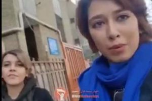 شاهد ما حدث لفتاة إيرانية تخلت عن الحجاب في الشارع