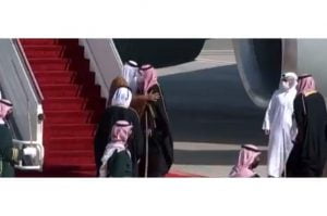 شاهد.. هكذا استقبل ولي العهد السعودي أمير قطر في الرياض