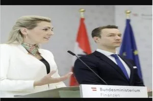 ضبطها متلبسة بالسرقة.. خبير إعلامي يجبر وزيرة على الاستقالة