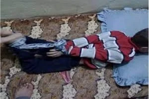 قيدت ابن زوجها وحرقت أعضاءه التناسلية.. عقوبة موجعة لزوجة أب