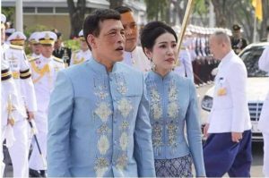 ملك تايلاند يصدر أمرًا ملكيًا بشأن عشيقته