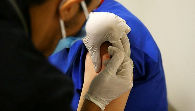 التطعيم ضد كورونا سيشمل من أصيب بالفيروس