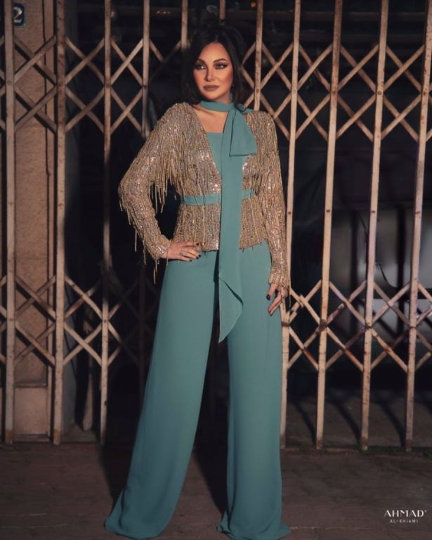 نادين تحسين بك أو سلاف فواخرجي؟ صورة تثير حيرة الجمهور 4 نادين تحسين بك أو سلاف فواخرجي؟ صورة تثير حيرة الجمهور 3