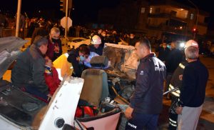 جانب من عمليات الإنقاذ في حادث سير أنطاليا