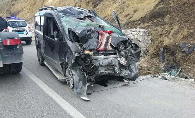 كارثة مرورية على الطريق السريع بأنقرة راح ضحيتها 3 أفراد 3