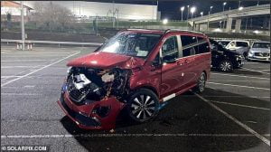 رجل غاضب يحطم 50 سيارة مرسيدس بملايين الدولارات - صور 3