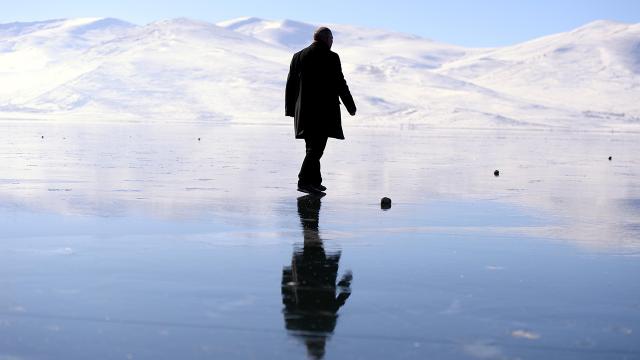 تحول مناطق إلى جليد بفعل انخفاض درجات الحرارة