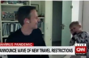 طريف.. طفل يقتحم لقاء على الهواء من أجل أن ينام (فيديو)