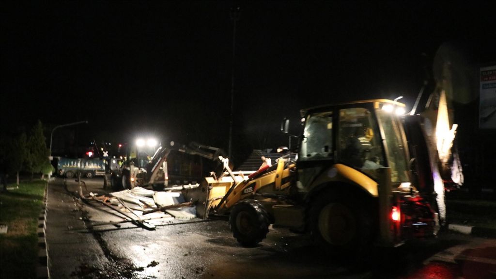 جانب من أضرار العاصفة