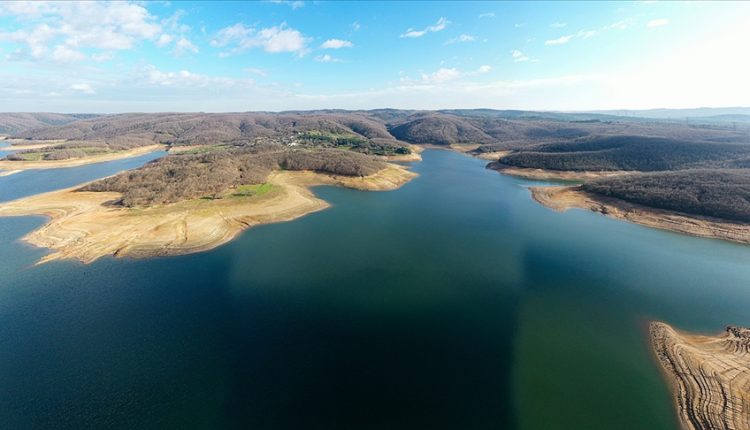 مياه في بحيرة أحد سدود اسطنبول