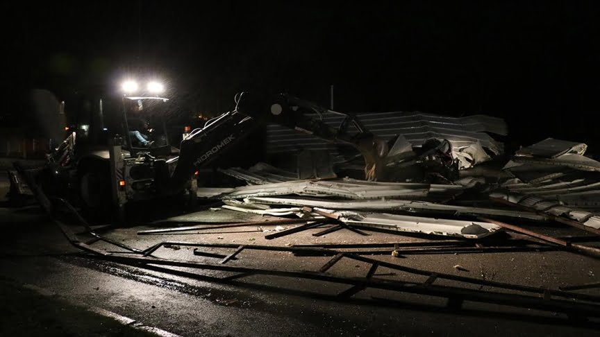 جانب من أضرار العاصفة