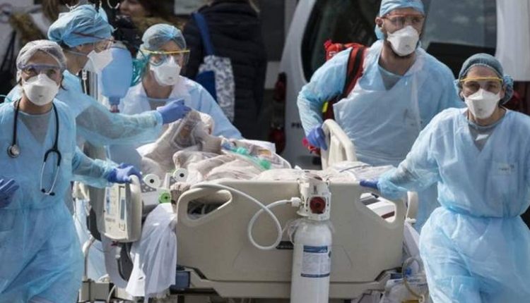 هندي يتوسل لضابط