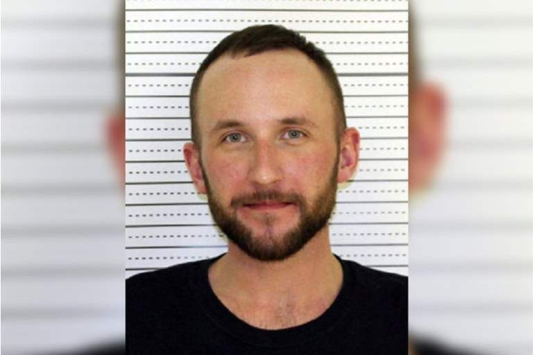 يهدد رئيسه السابق بالقتل بعد أن رفض طلب صداقته على "فيس بوك" 3