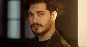 الممثل التركي شاتاي أولسوي يشتري منزلا جديدا..والسبب؟