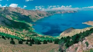 (صورة) ظهور سفينة تاريخية غارقة بعد انحسار بحيرة وان الأضخم في تركيا