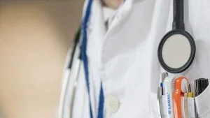 مصر.. شاب انتحل صفة طبيب نساء وتوليد لمدة 10 سنوات