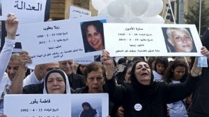لبنانية تصارع الموت إثر تعرضها لهجوم من زوجها بخنجر وسكين وصاعق كهربائي