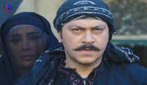 وائل شرف يتصدر حديث الجمهور بعد تناقل صورة قديمة من حفل زفافه